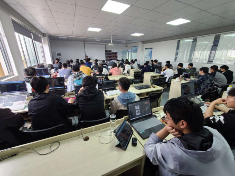 “千峰-遠(yuǎn)眺低代碼訓(xùn)練營”正式落下帷幕